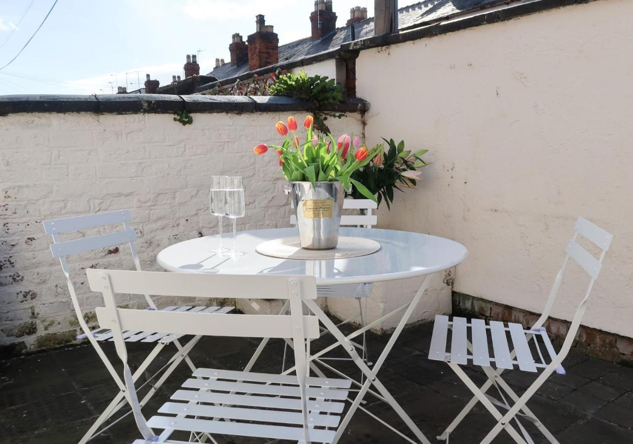 Luxury Living Outside The City Walls - Sleeps Six! Chester Esterno foto
