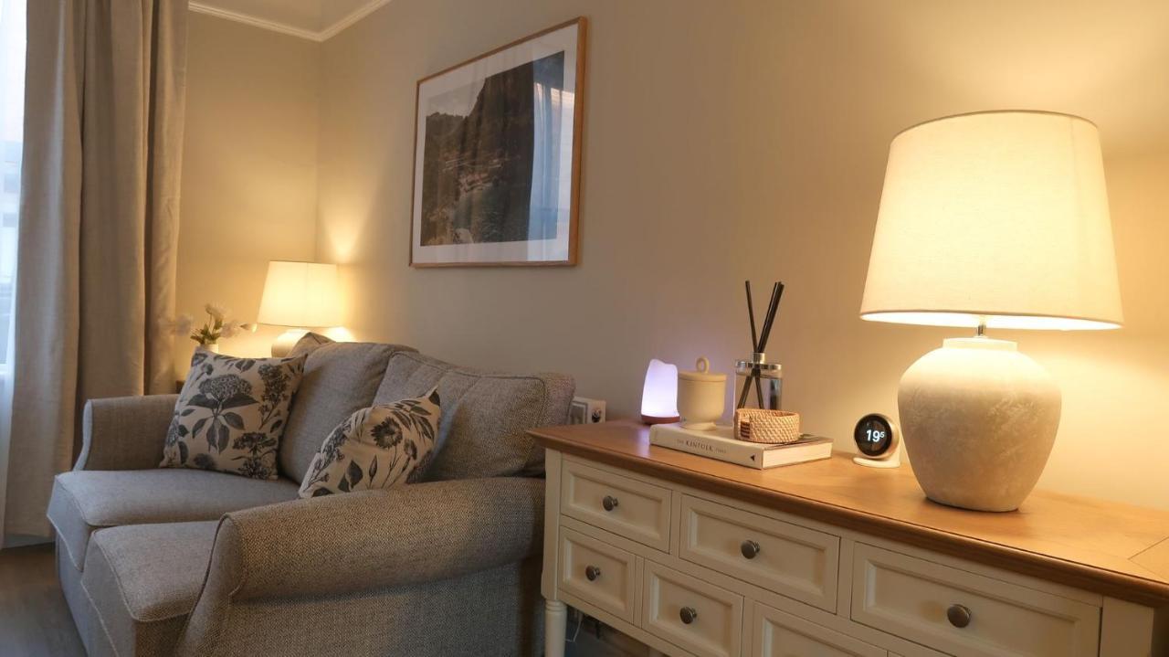 Luxury Living Outside The City Walls - Sleeps Six! Chester Esterno foto