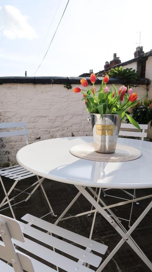 Luxury Living Outside The City Walls - Sleeps Six! Chester Esterno foto