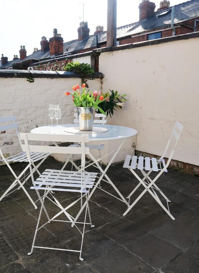 Luxury Living Outside The City Walls - Sleeps Six! Chester Esterno foto