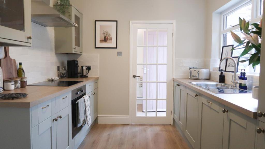Luxury Living Outside The City Walls - Sleeps Six! Chester Esterno foto